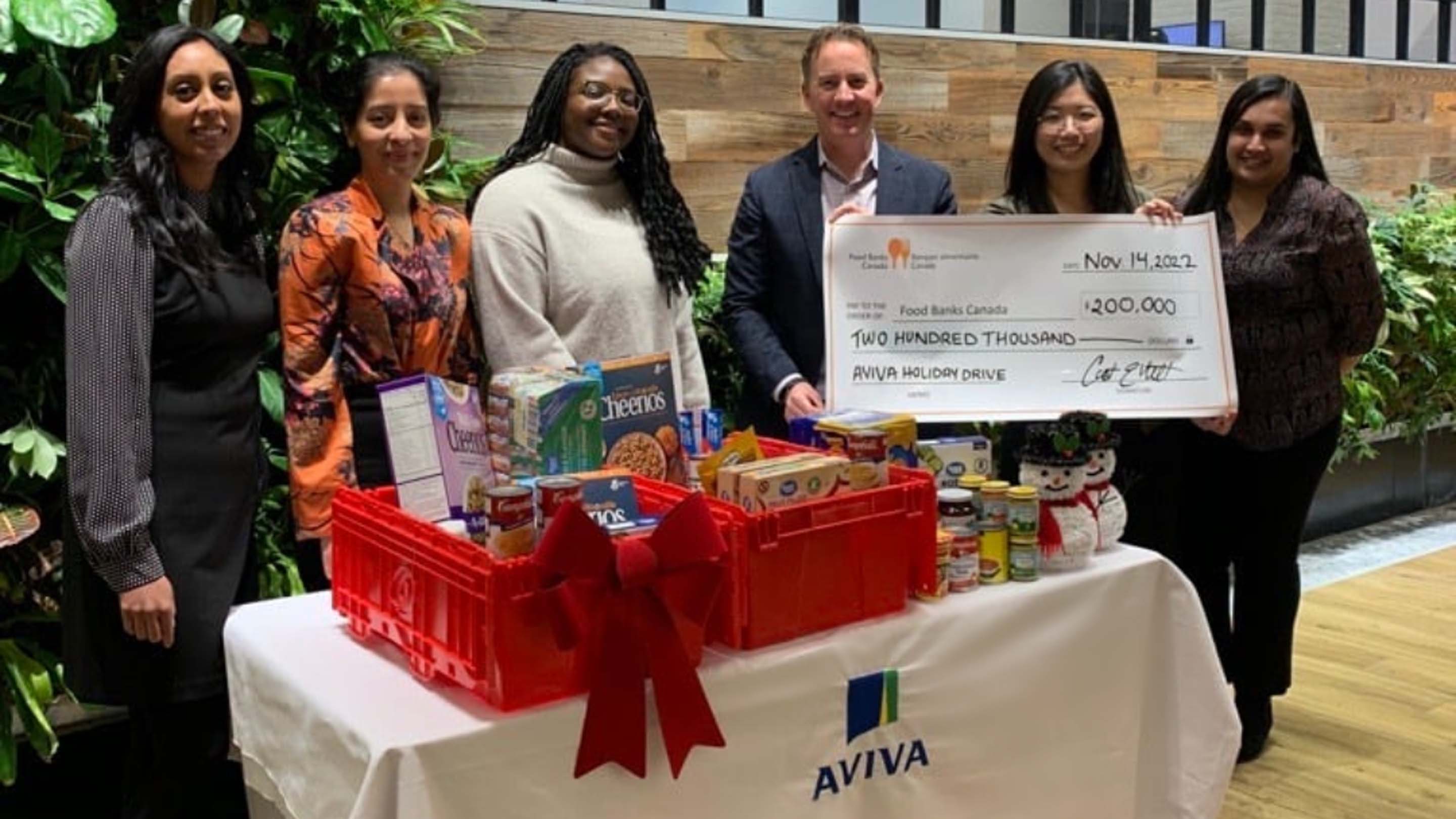Aviva Canada employees holding cheque